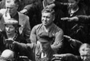 August Landmesser bras croisés face à Hitler en 1936