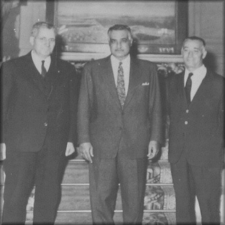 Tahar Kedous avec Gamal Abdel Nasser et Azeddine Cherif  au Caire le 10 avril 1968