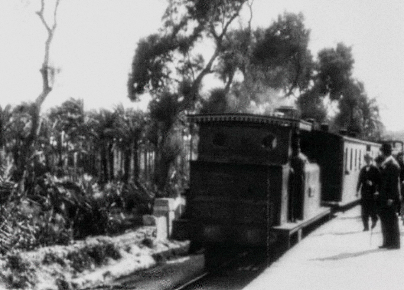 Arrivée du train de Ramleh - film d'Alexandre Promio, opérateur des Frères Lumière - 1897