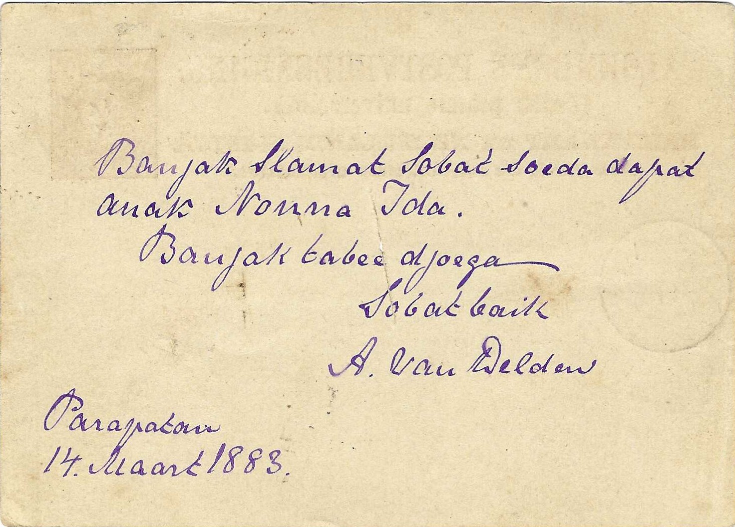 Verso de l'entier postal rédigé en néerlandais mêlé de termes malais. Cette sorte de créole est typique de la correspondance des colons des Indes Néerlandaises. Il est donc probable que le destinataire soit un hollandais ayant vécu une partie de sa vie dans l'actuelle Indonésie.